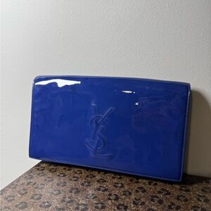 YSL SAINT LAURENT BELLE DE JOUR COBALT BLUE PATENT LEATHER CLUTCH